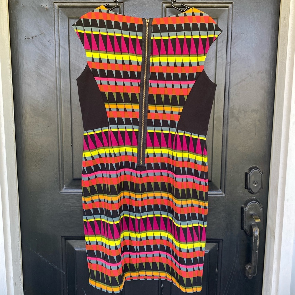 Signature London Style Dress - Picture 2 of 5